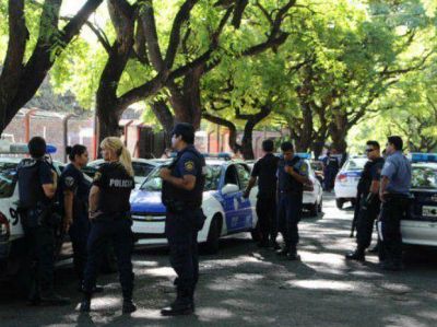 Revisan videos en busca del agresor que dispar� contra el polic�a en Newell's