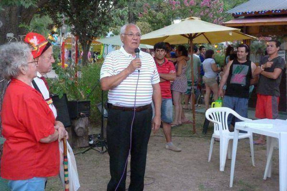 Baradero ya cuenta con su �cucurucho gigante de helado� en la costa!