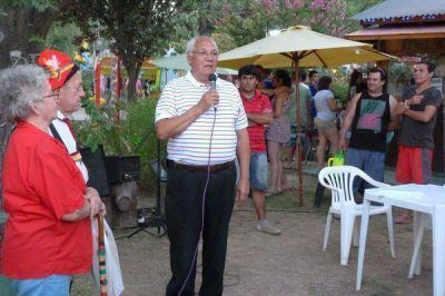 Baradero ya cuenta con su �cucurucho gigante de helado� en la costa!
