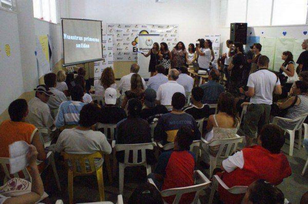 Unos 40 mil j�venes del Envi�n realizan actividades recreativas durante el verano