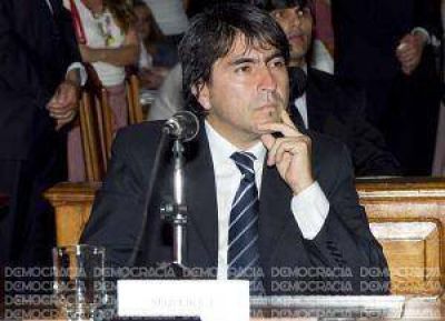 �La licitaci�n por la terminal es una gran ficci�n, est� todo arreglado�