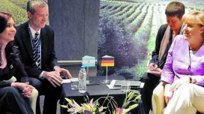 Cristina pidi� a Merkel un acuerdo en el que �ganemos ambos� bloques