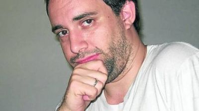 Caminaba por la vereda y lo mat� un auto: el conductor escap�
