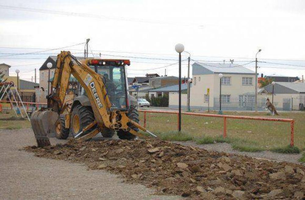 Construyen cancha de f�tbol en el barrio Mutual