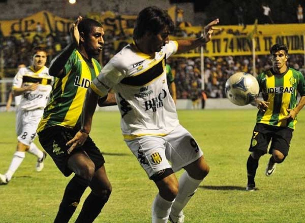 Olimpo se lució ante Aldosivi y lo goleó por 4 a 1