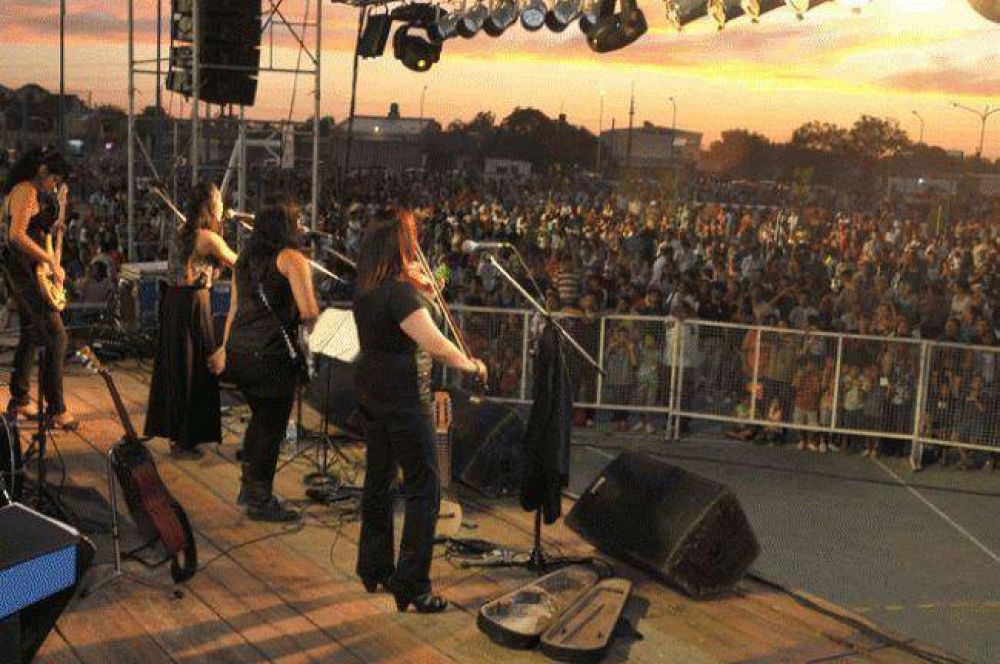 Multitudinario festejo de los 39 a�os de la Quiniela de Loter�a Chaque�a
