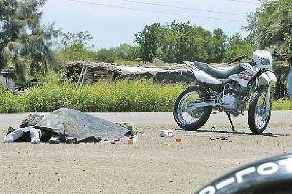 Falleci� al cruzar la calle y ser embestida por una motocicleta