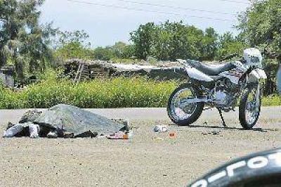 Falleci� al cruzar la calle y ser embestida por una motocicleta