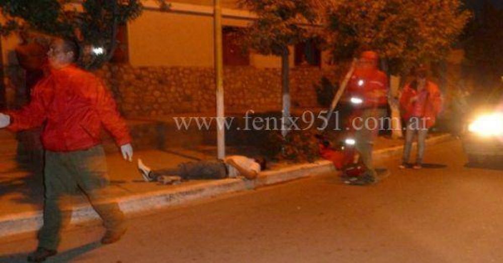 Joven motociclista grave tras chocar contra columna
