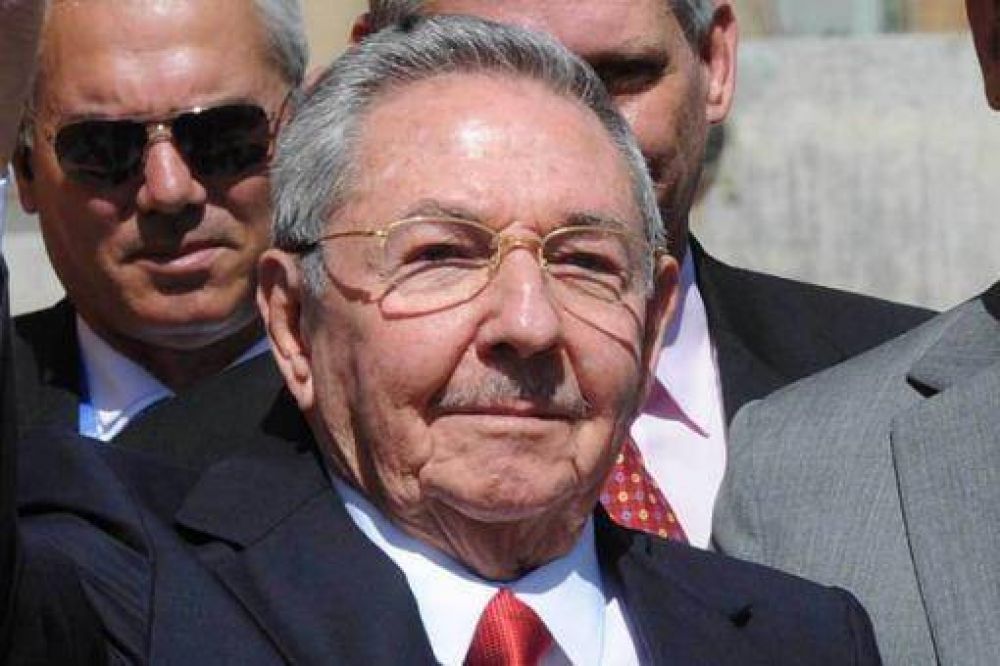 Ra�l Castro prometi� ayudar a Chile en la investigaci�n del crimen del senador