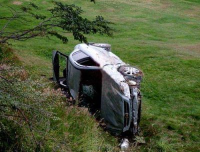 Auto se precipit� a la cancha del Golf Club en el R�o Pipo 