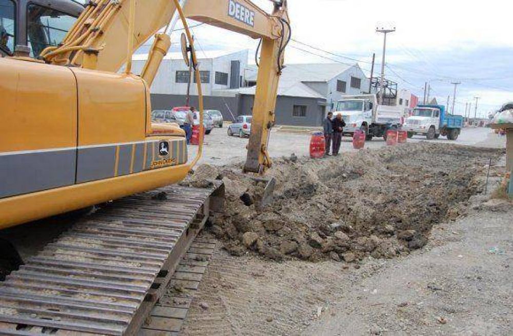 Comenz� la pavimentaci�n de la calle Sarmiento