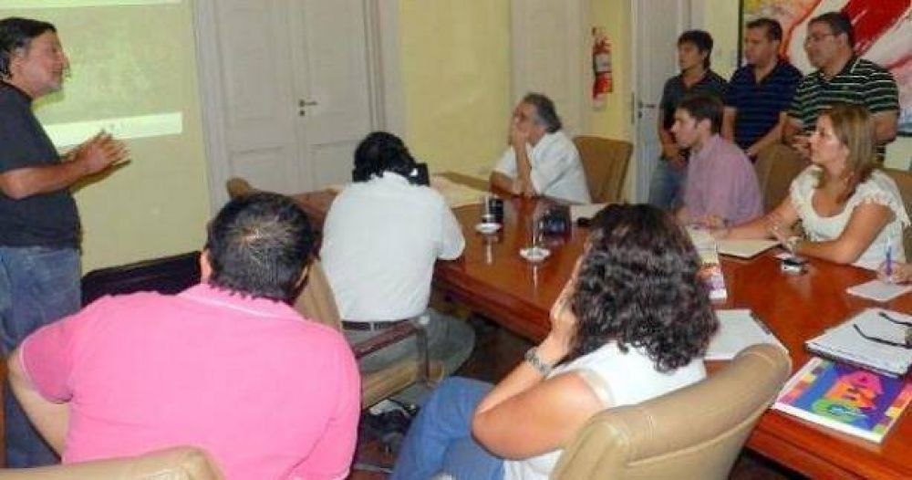 Jalil y su gabinete tomaron lecciones de trabajo social