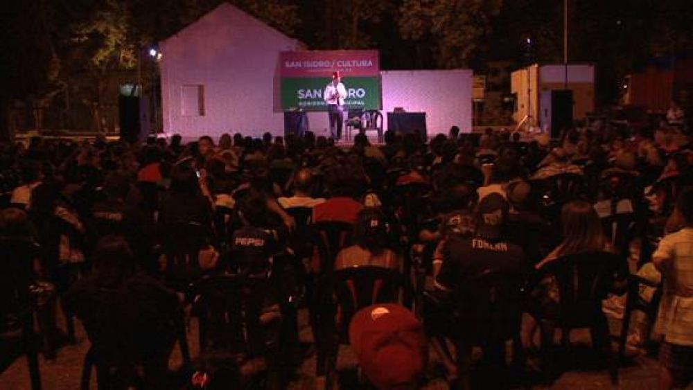 Beccar vivi� una noche con todo el humor y la magia del Mago Hernic
