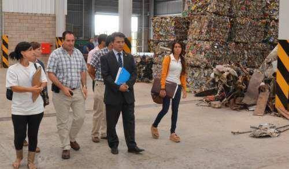 San Mart�n supervisa el tratamiento de los residuos en la planta de la CEAMSE