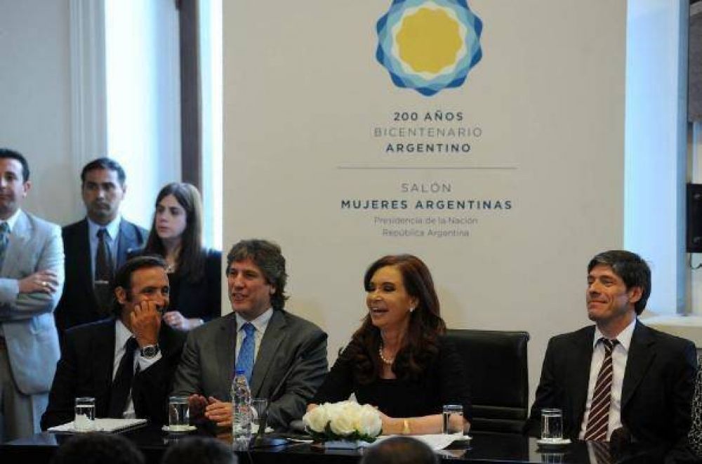 Cristina finalmente cedi� y anunci� el aumento de 20% del m�nimo no imponible