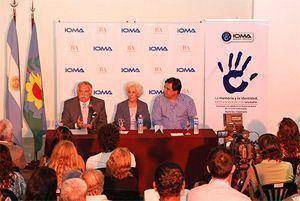 Estela de Carlotto particip� de la inauguraci�n de una muestra de IOMA