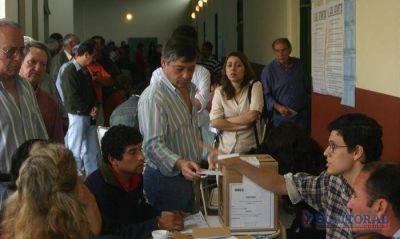 Colombi asegur� que en una semana se resolver� si desdoblan las elecciones