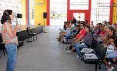 J�venes y adultos de Avellaneda y Capital Federal visitaron la UNDAV