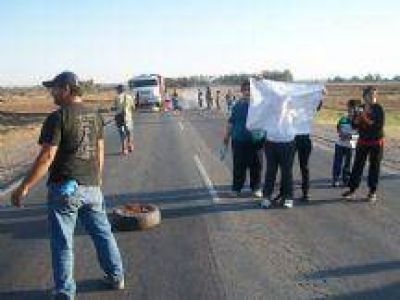 Un corte de ruta aisl� a Salvador Mazza