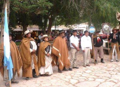 En Purmamarca se exalt� a gauchos de Marcha Patri�tica
