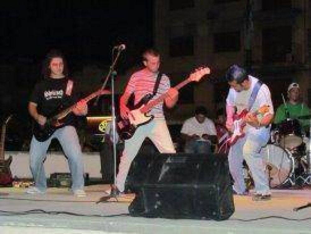 Se realiz� la cuarta jornada del Plaza Rock