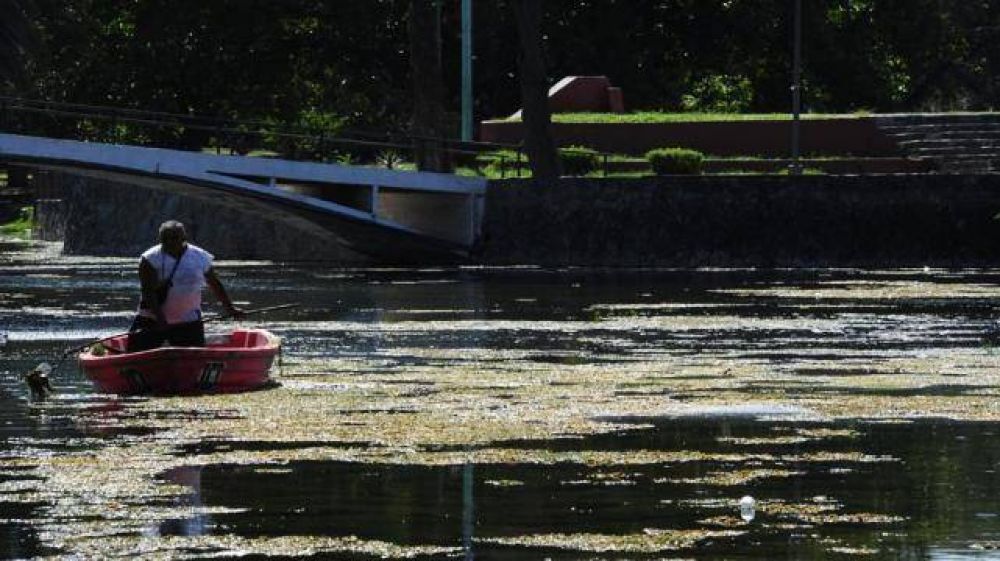 Planean desagotar el lago San Miguel para dragarlo