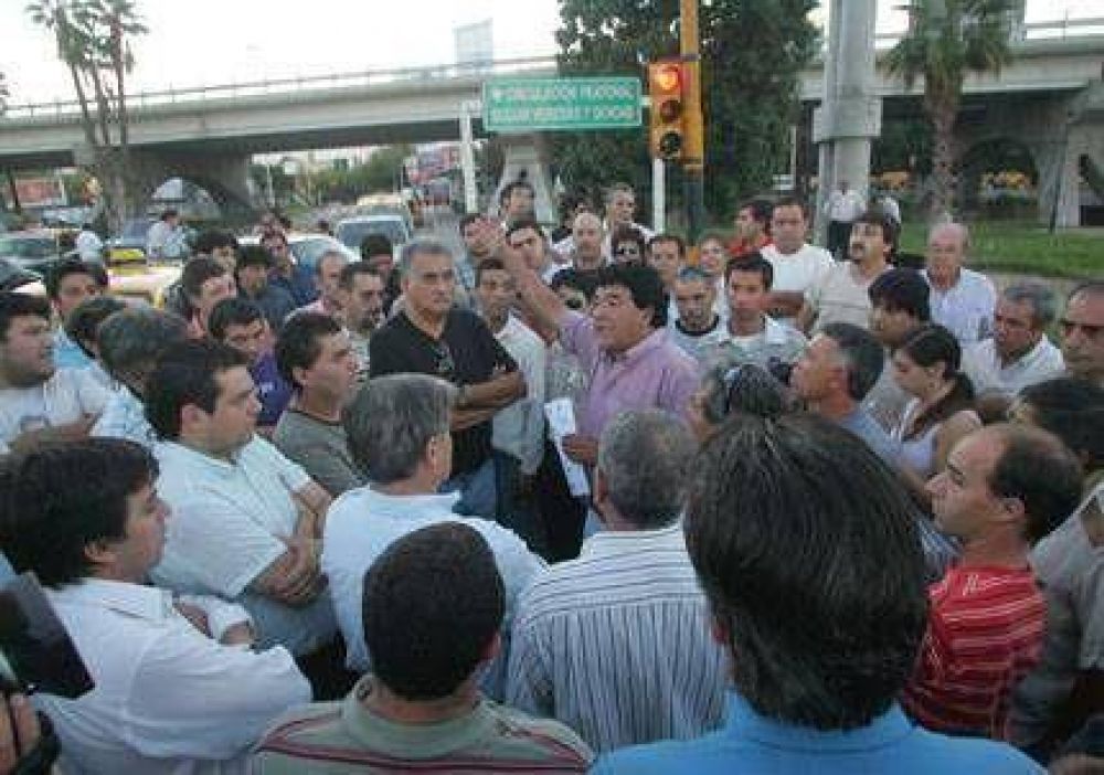 Los taxistas confirmaron que el paro continuar� por tiempo indeterminado.