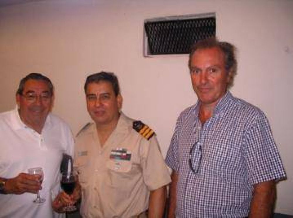 Brito y Etcheto, en el cambio de mando de Prefectura Quequ�n