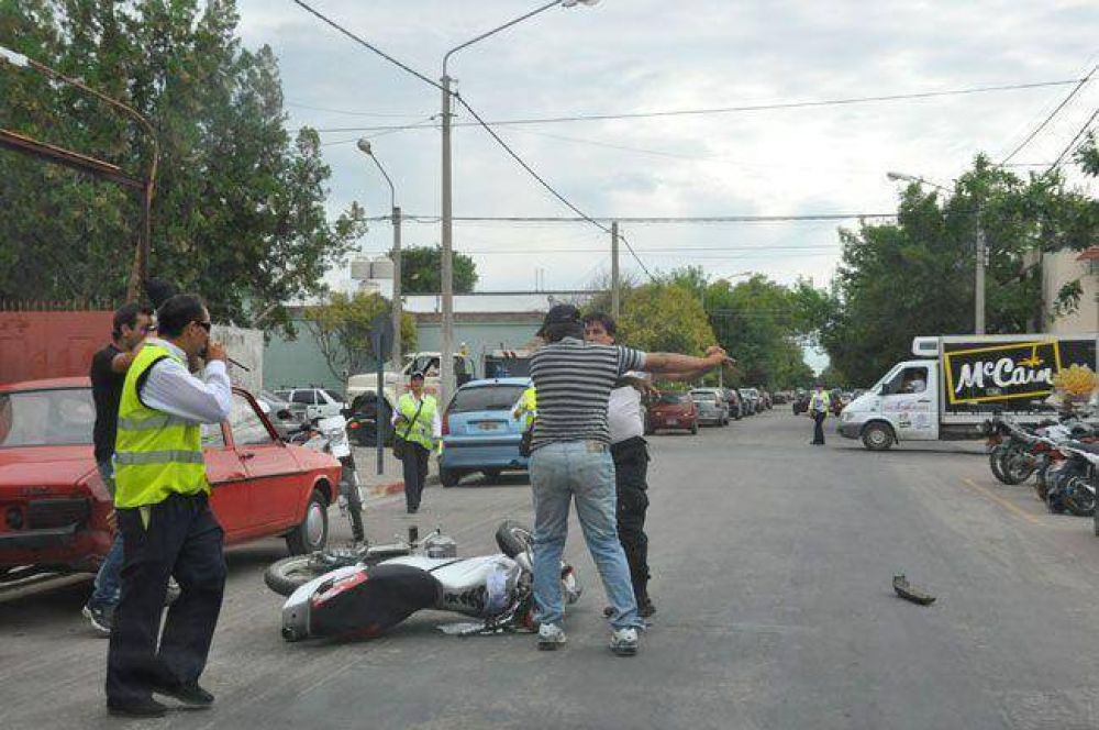 Serio incidente con un motociclista en Tr�nsito