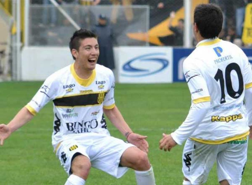 �Hay un gran plantel, con muchas variantes�, dijo el defensor Adri�n Mart�nez