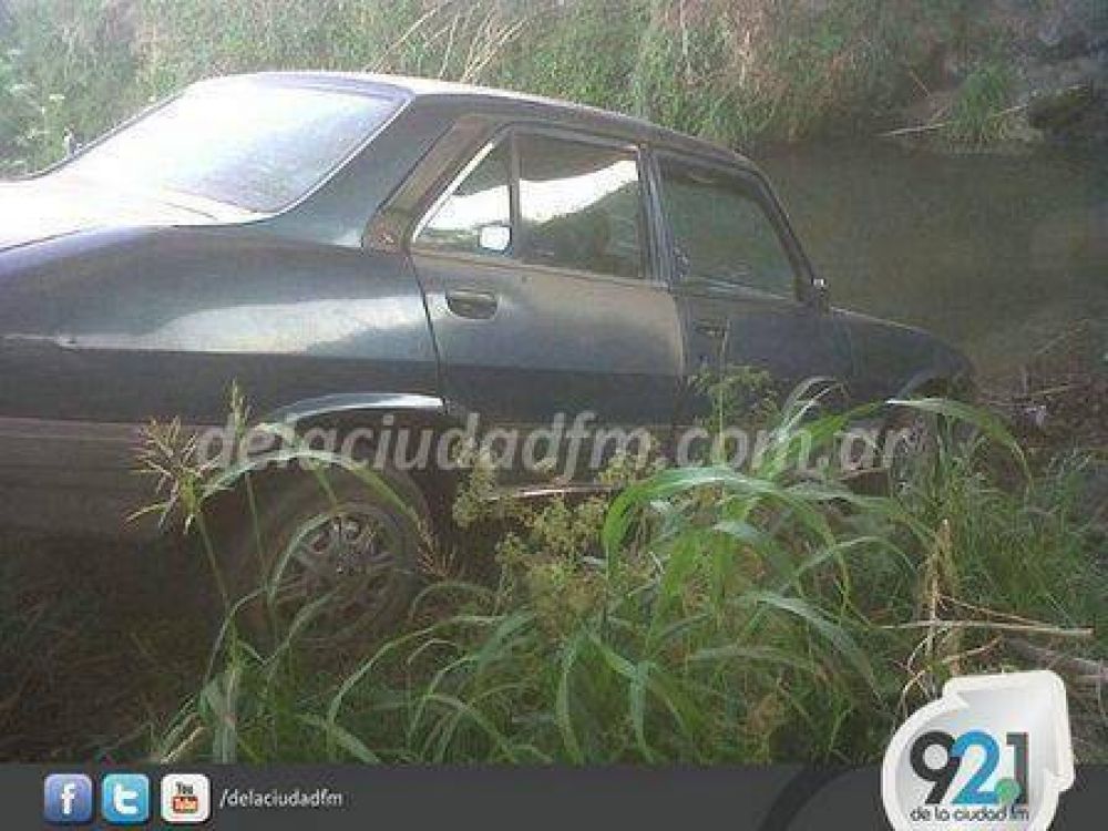 Un Peugeot cay� al Arroyo Pig��