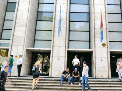 La provincia pidi� que la Justicia respete los concursos docentes