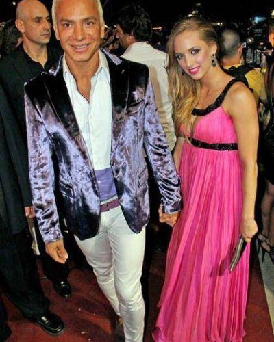 Paz en los premios Carlos