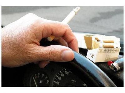 En Santa Fe tambi�n proponen sancionar a los conductores que fumen y manejen