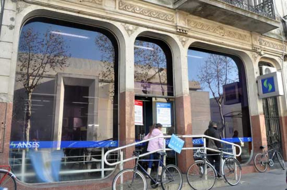La C�mpora arremete y ahora controla la filial de Anses en Olavarr�a