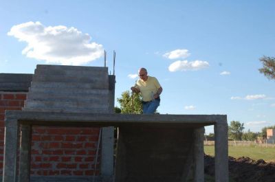 Gorosito recorri� las obras del nuevo estadio del Club Uni�n Apeadero.