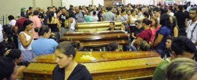 Dolor en entierro masivo de v�ctimas