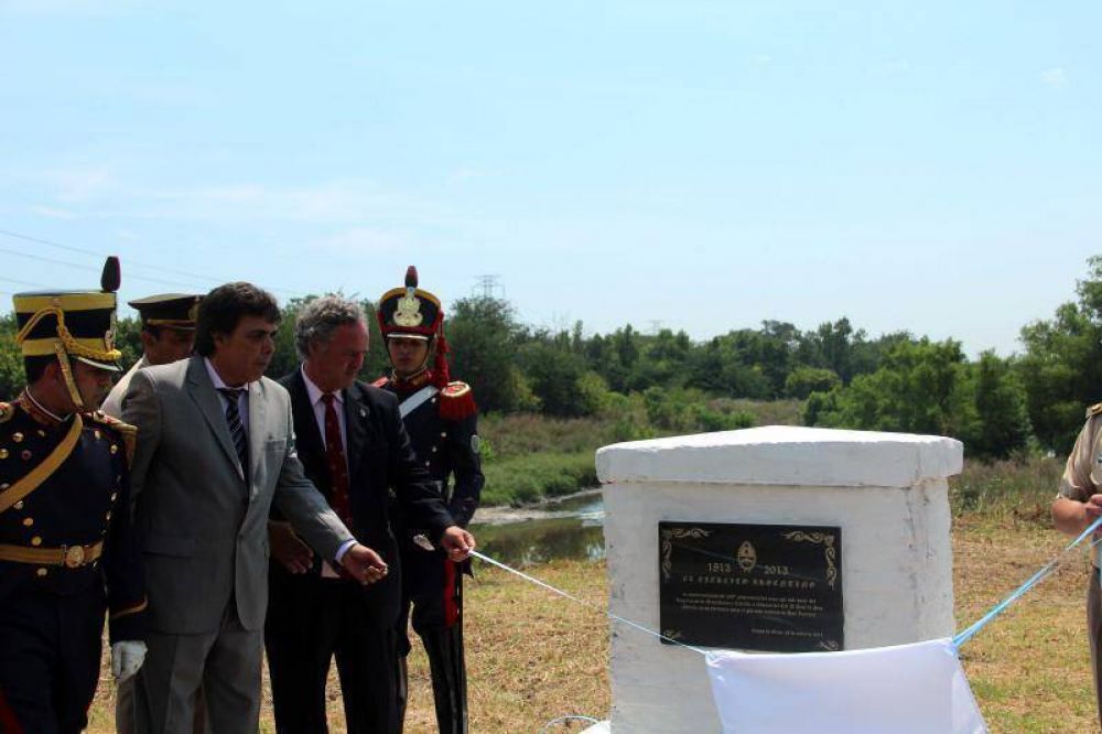 Joaqu�n de la Torre recibi� a los Granaderos a Caballo en Paso Morales en la fecha de su bicentenario