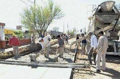 Infante anunci� los barrios beneficiados con pavimento y la obra del desag�e Alsina