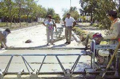 Invierten $ 2,3 millones para pavimentar una avenida c�ntrica en Pinto