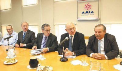La AMIA, la DAIA y los familiares creen que la indagatoria en Ir�n es un avance