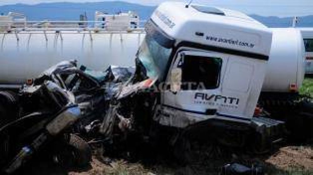 Dos personas murieron tras un grave accidente en Ticucho