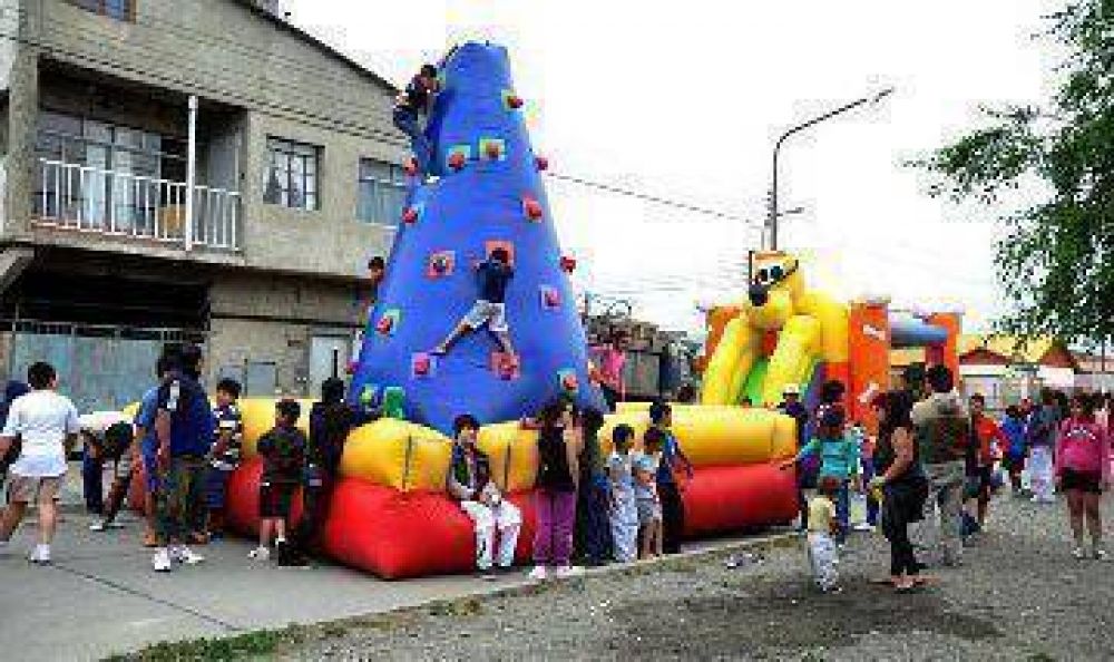 Juegos inflables y kerm�s en el Cenin N� 9