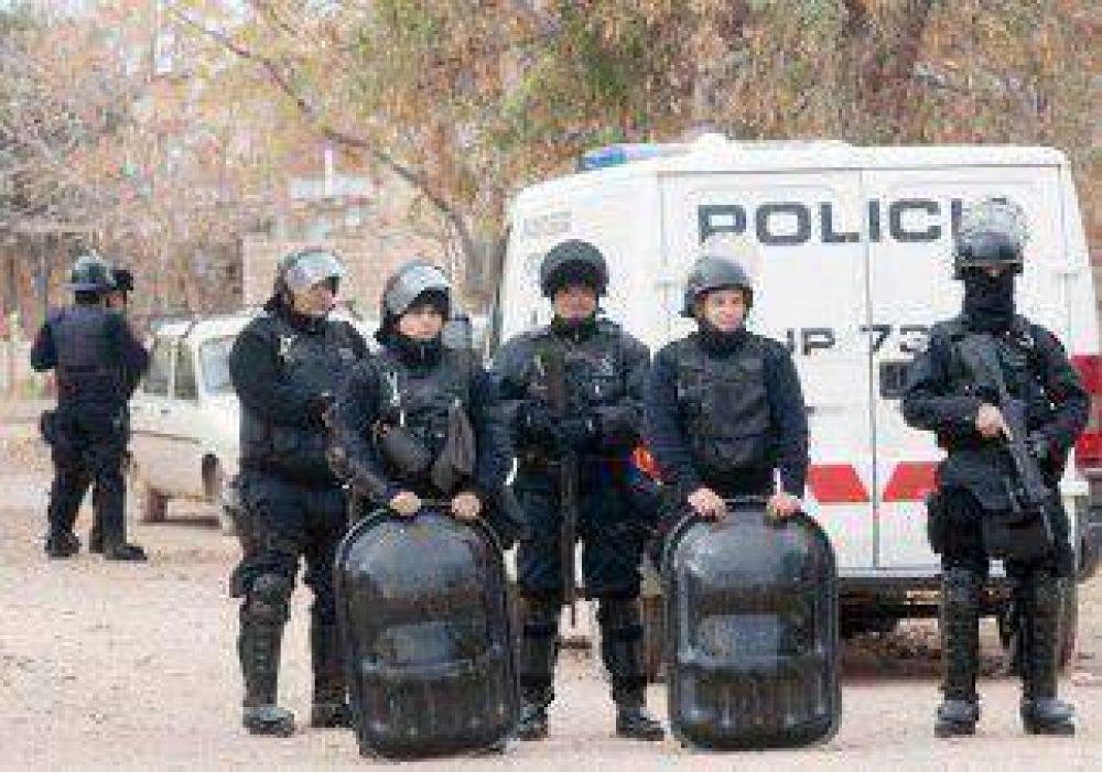 La Polic�a allan� 17 casas por un crimen 
