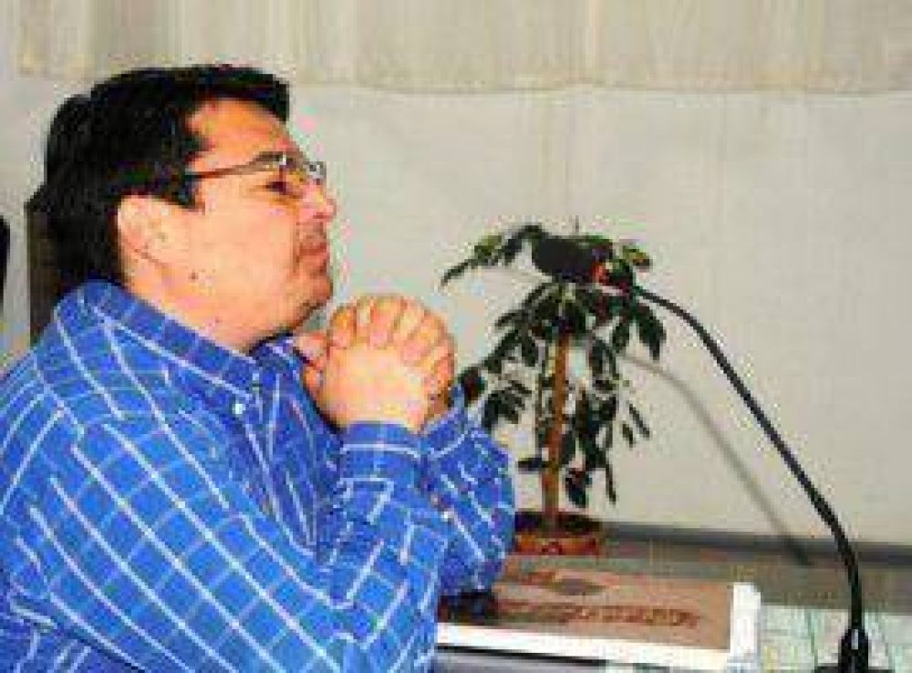 Punteros amenazan y golpean a concejal