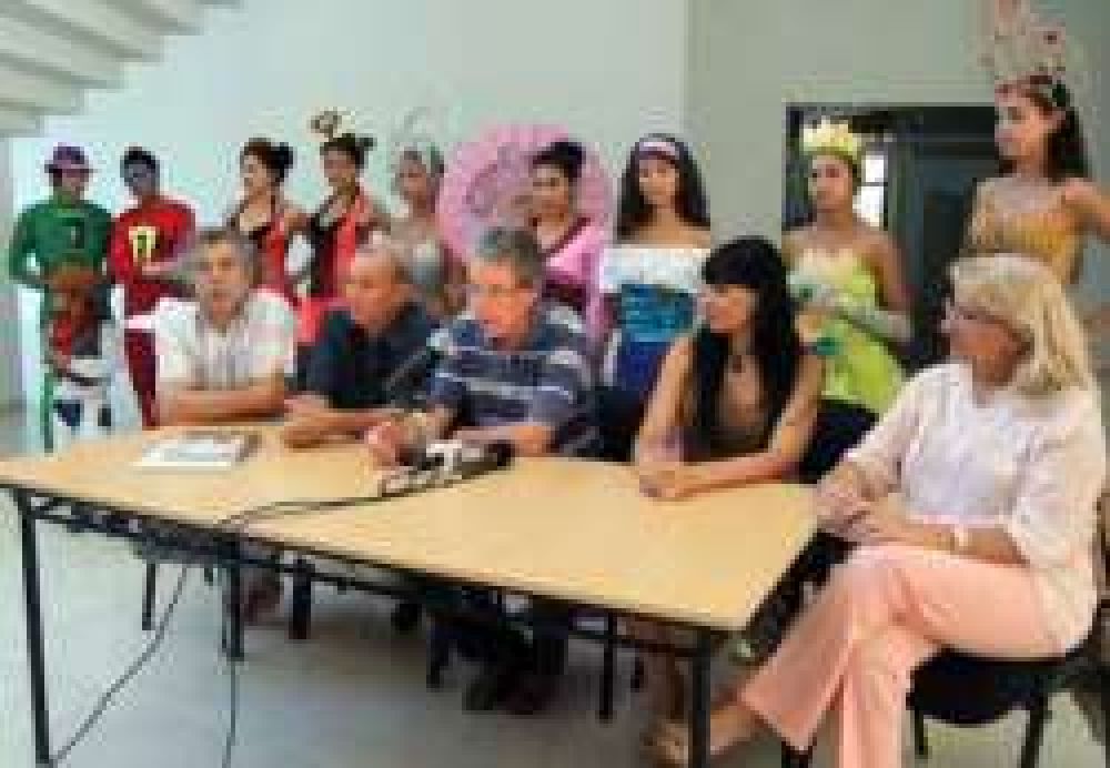 Puerto Tirol lanz� sus carnavales de la familia con estilo murguero		