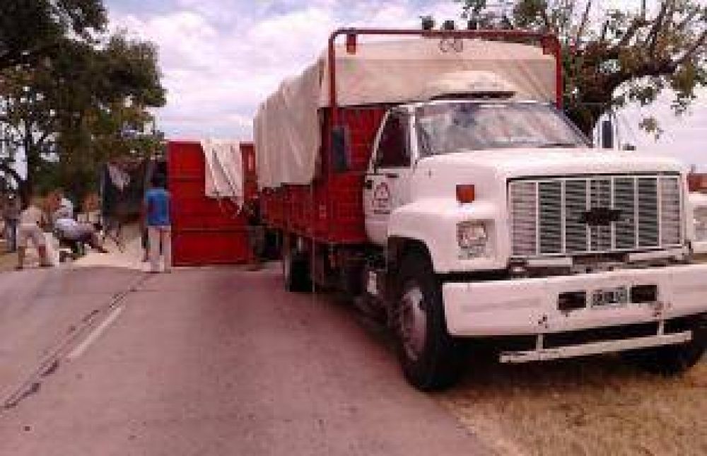 Un cami�n volc� en ruta 191