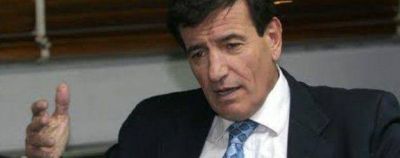 G�mez: �Grondona est� contra la pared�