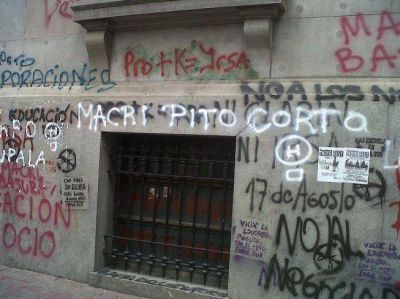 Legislatura: gastan medio mill�n por a�o en reparar la fachada por actos vand�licos